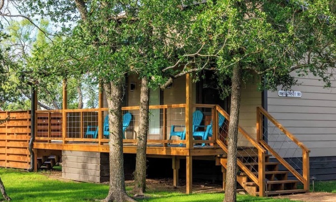 Fredericksburg House | Bluebonnet Waterfront Cottage with Hot Tub