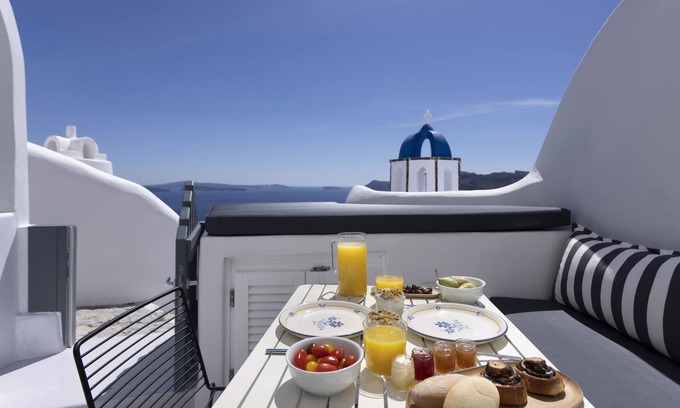 Oia Villa | Bluedome Suite with Hot Tub