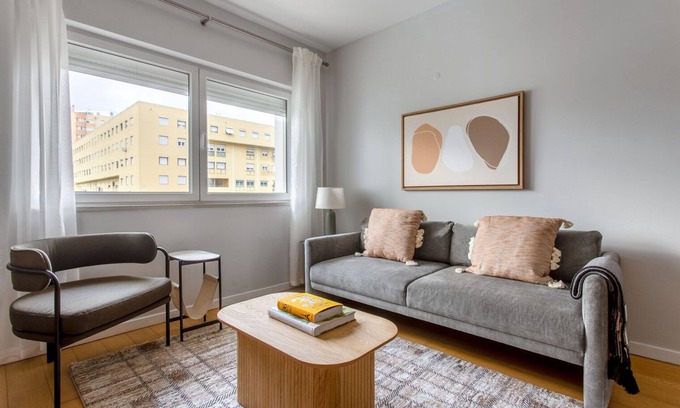 Sao Domingos de Benfica Apartment | Blueground | Alvalade, fully furnished