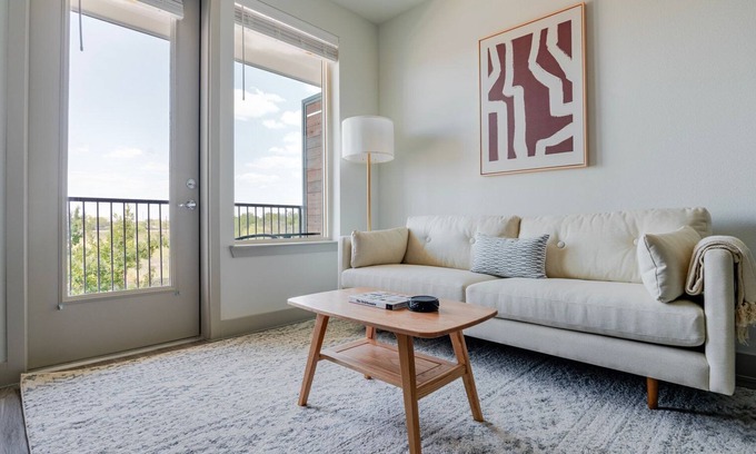 Del Valle Apartment | Blueground | Del Valle, pool, nr McKinney Falls