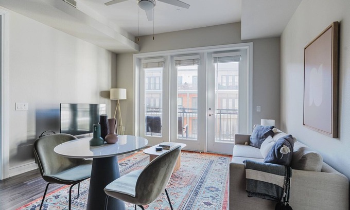 North Burnet Apartment | Blueground | Domain 2bd apartment