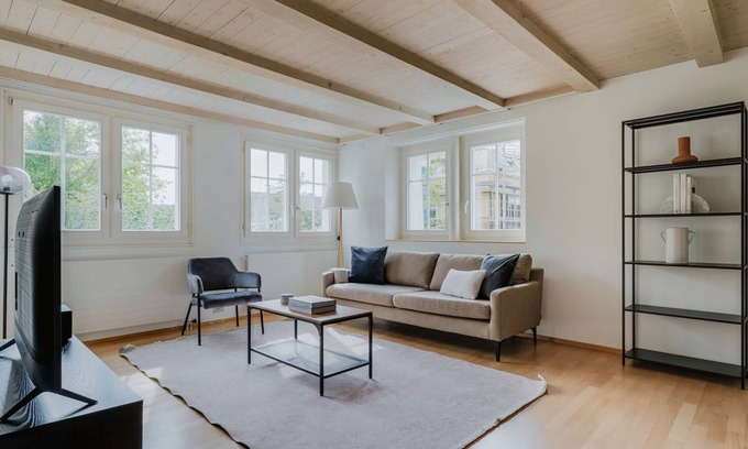 Oberstrass Apartment | Blueground | Fluntern, private w/d, walk to market