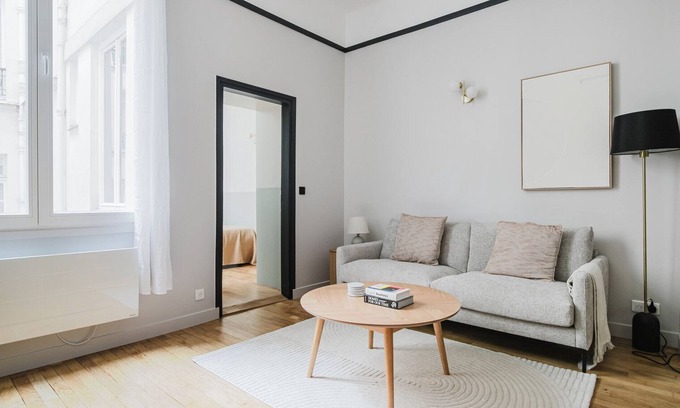 Saint-Thomas-d'Aquin Apartment | Blueground | Louvre, doorman & w/d, nr Orsay