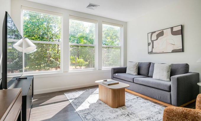 North Cambridge Apartment | Blueground | North Cambridge, fitness center, nr Alewife Park