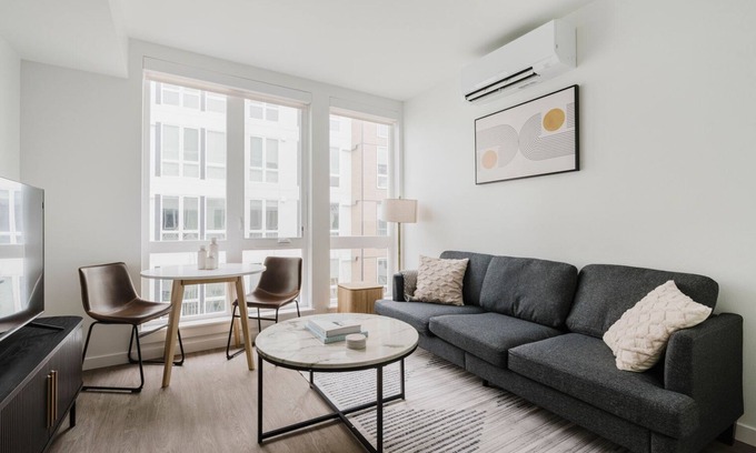 Redmond Apartment | Blueground | Redmond, pool & AC, nr park