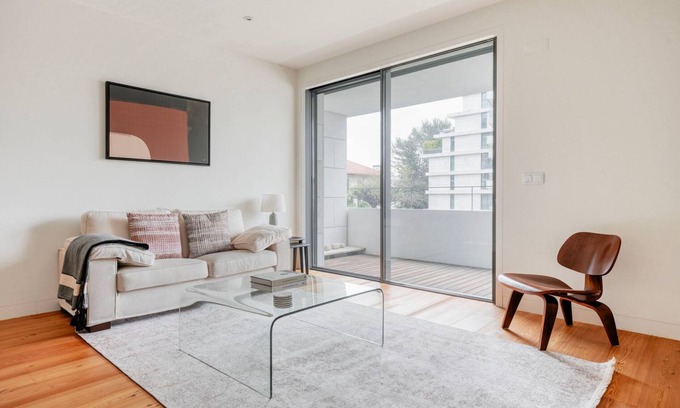 Santo Antonio Apartment | Blueground | Santo António, pool & garden