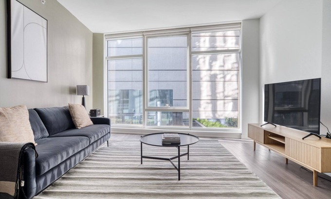 Downtown San Francisco Apartment | Blueground | SoMa, pool, nr Civic Center