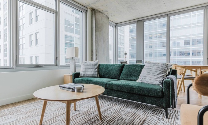 West Loop Apartment | Blueground | West Loop, rooftop pool & gym