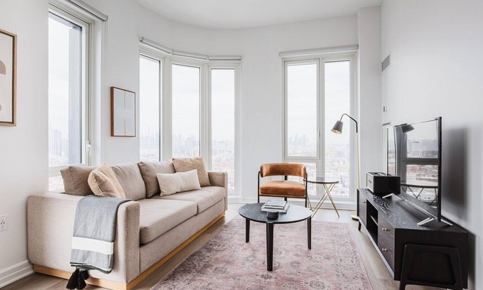 Williamsburg Apartment | Blueground | Williamsburg, gym & w/d, nr bridge