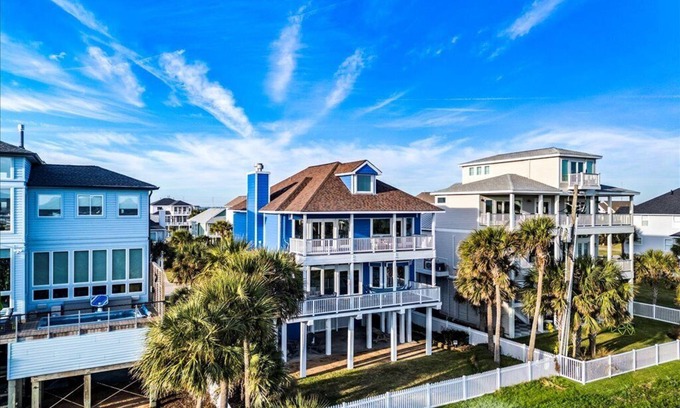 Pirates Beach West House | BlueMar Beach House, Ocean View 5BR, Exclusive Beach Access – 3 Min Walk to Sand