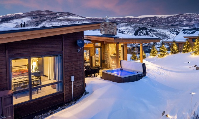 Silverthorne House | BlueViewRetreat backyard HOT TUB, Discounted $349 Cleaning STAY & PLAY amenities