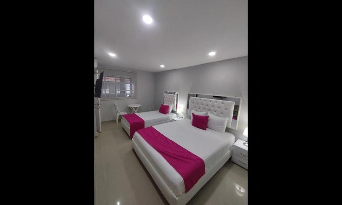 Marbella Cabin | Bm-1 room near the sea with air conditioning and WIFI