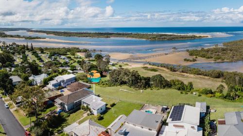 Urunga House | Boardwalk Bungalow - pristine ocean views