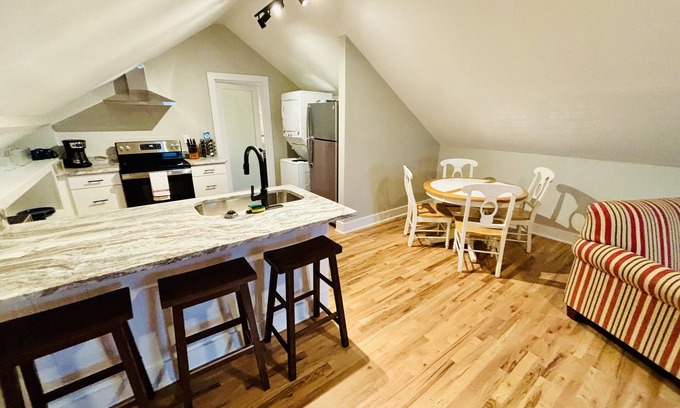 Lincoln Apartment | “Boat Dock Apt E” @ Sunset Estate