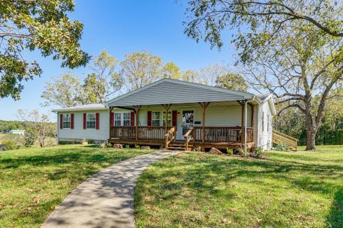 Warsaw House | Boat Truman and Lake of the Ozarks Country Getaway!