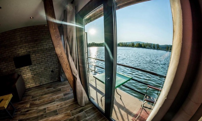 Veliko Gradiste Hotel | Boatel Copacabana