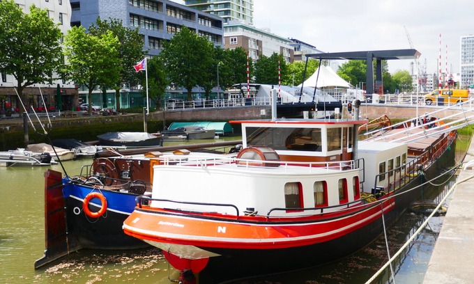 Kop van Zuid Boat Rental | Boathotel Rotterdam Seven
