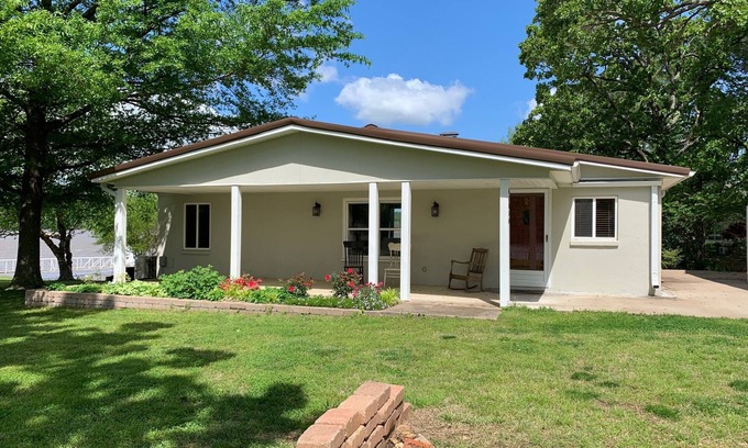 Wyandotte House | BobCat Cottage lake front home on Grand Lake, OK with dock