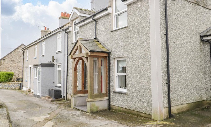 Llanerchymedd Cottage | BODFAN PENIEL, pet friendly, with open fire in Llanerchymedd