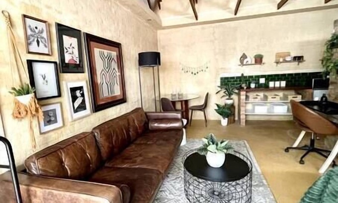 Stellenbosch Apartment | Bohemian Private Flat, Aircon, Secure Parking
