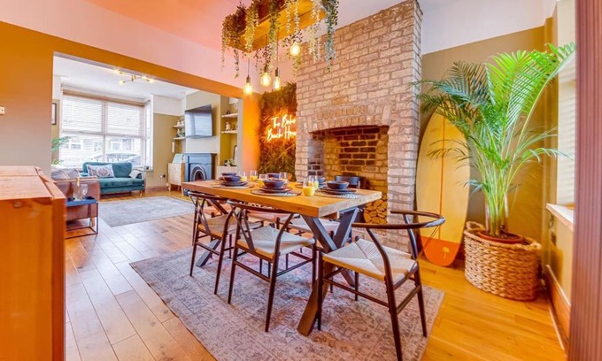 Cleethorpes House | Boho Beach House Hot Tub, 3 Bedroom