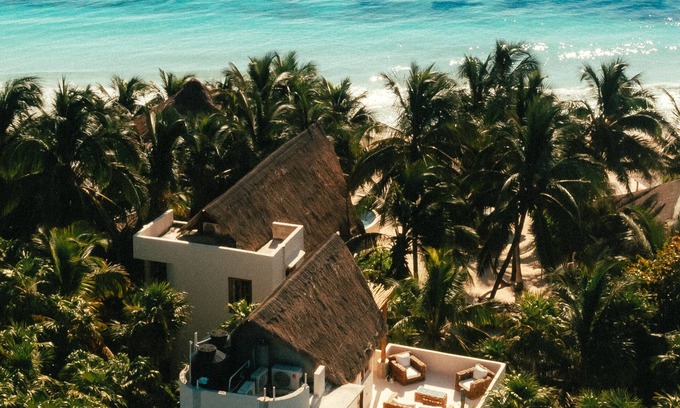 Zona Hotelera House | Boho-Luxe Beachfront Villa in the Heart of Tulum – Casa de las Palmas