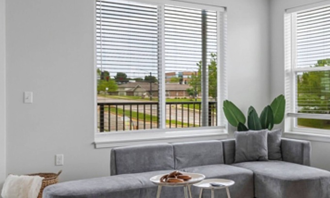 St. Peters Apartment | Bold 2201 I Parking I Pool I Gym I Parking