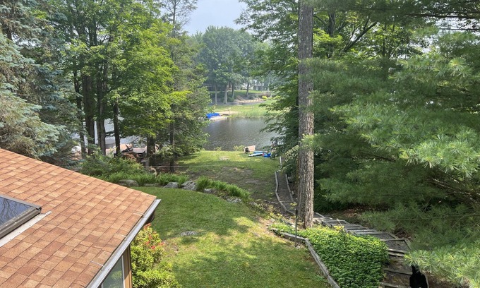 Hamlin House | Book for Fall! Lakefront updated property in the highly sought Hideout Community