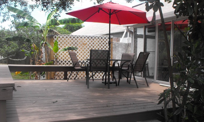 Vilano Beach House | BOOK NOW! Oct./Nov. Deals: St. Augustine tropical home nr Beach, Non-smoking