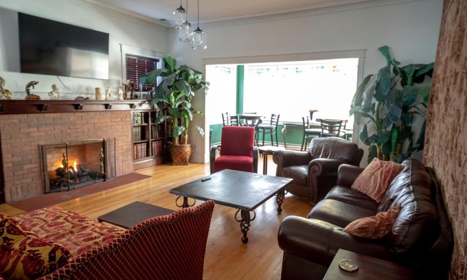 Lake View East Apartment | Bootlegger House Sleeps 10-20 Free TV & Parking