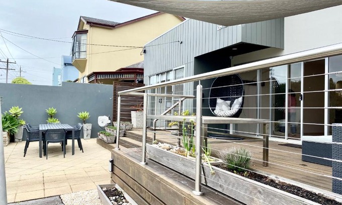 Warrnambool House | Botanic Beach