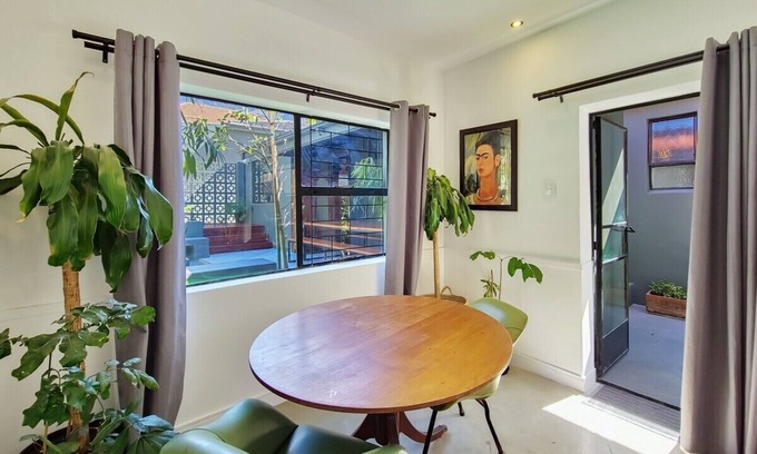 Cape Town City Centre House | Botanica - Sunny villa ideal for large groups