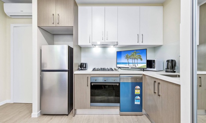 Botany Apartment | Botany studio near Airport/Bay/City with Parking