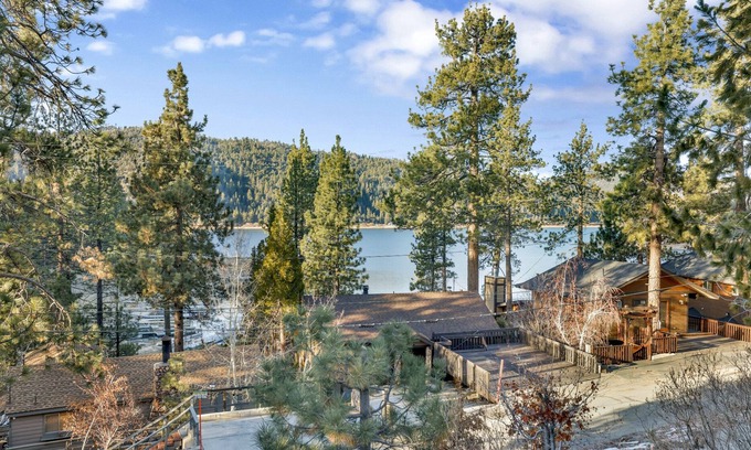 Boulder Bay Ski Chalet | Boulder Cove Lakeview Chalet- Relaxing Retreat Cabin