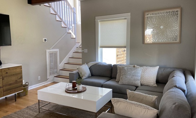 Bouldin House | Bouldin Creek Minutes to ACL, SXSW, Zilker Park, SoCo & Downtown - Pet Friendly