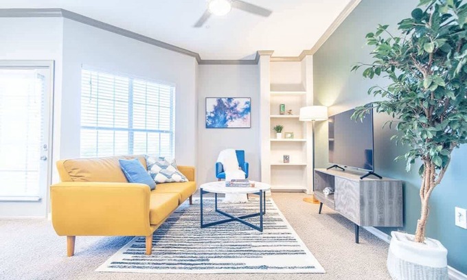 Willow Run Apartment | Boulevard Stays Tranquil 1BR King Suite Pool, Parking Gym 04