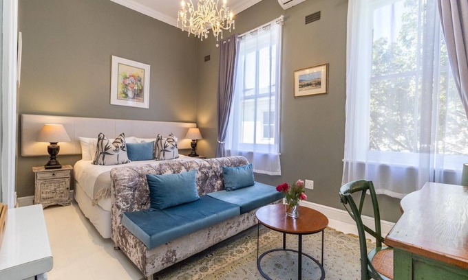 Simon's Town Apartment | Boutique Hotel Navy Town Courtyard Haven