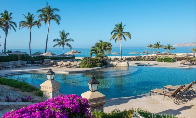 Santa Rosa Resort | Boutique luxury resort in Los Cabos. Free Golf and VIP transportation included.