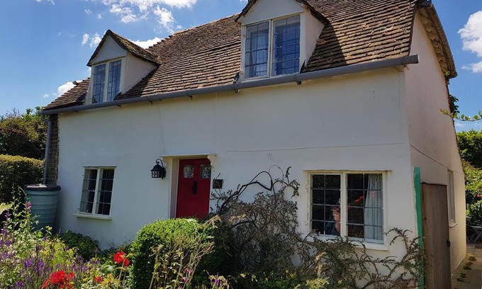 Eastling Cabin | Box Cottage - a cottage that sleeps 4 guests in 2 bedrooms
