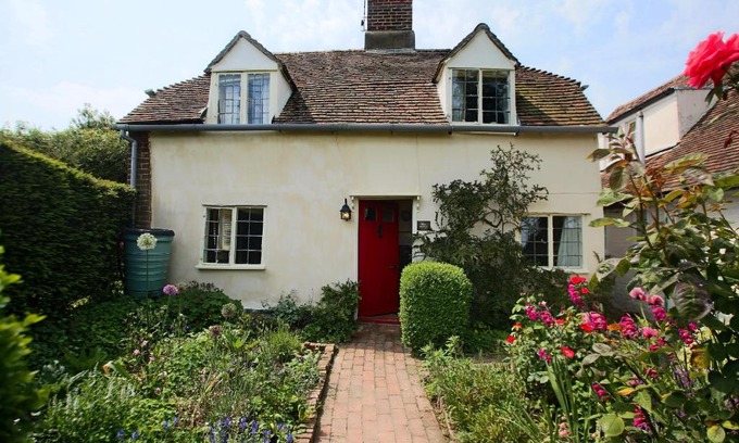 Eastling House | Box Cottage