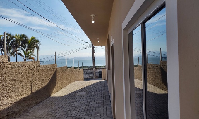 Costeira do Pirajubae Apartment | Entre o Centro e o Aeroporto - Mini Casa com Vista Para a Beira Mar Sul