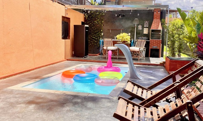 California House | House in BH PetFriendly, excellent location, garage and swimming pool with hydromassage.