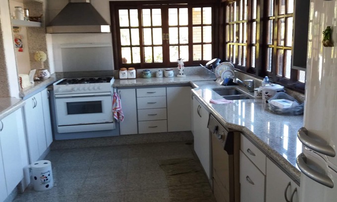 Parque Velho Hotel Cottage | House in verdant paradise with golden lake, gated community