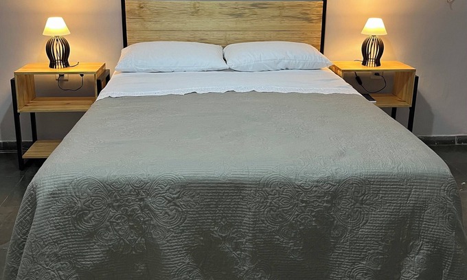 Vila Isa Apartment | Flat with air conditioning, balcony and beautiful view of Ibituruna. Near Samaritan Hospital