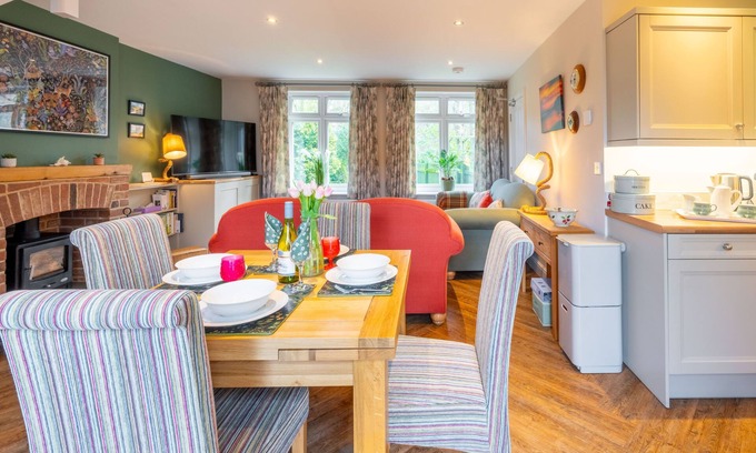 West Runton Cottage | Brackenhurst Cottage is a charming two bedroom annex, with its own fully enclosed garden and private