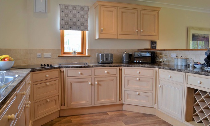 Saint John's Town of Dalry Cottage | Bramble Cottage - a house that sleeps 6 guests in 3 bedrooms