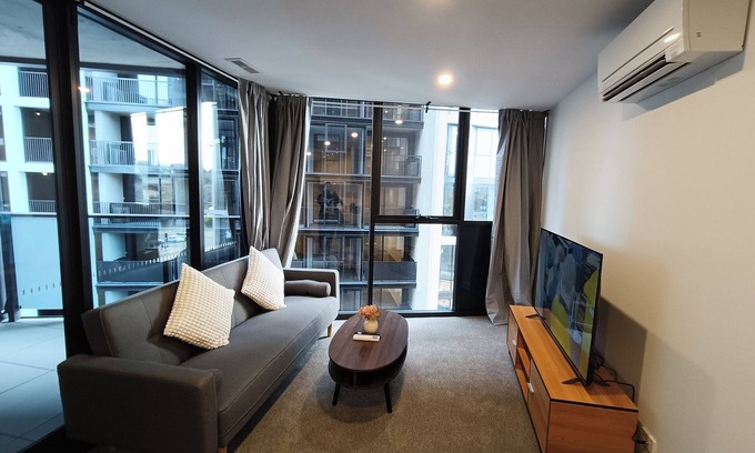 Lyons Apartment | Brand new 1B apartment in Woden center POOL GYM