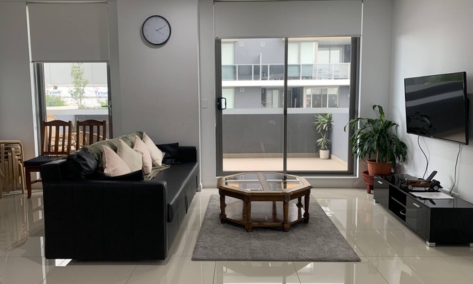 Granville Apartment | Brand New 3.5BR Apartment/3 min walk to STN+BUS