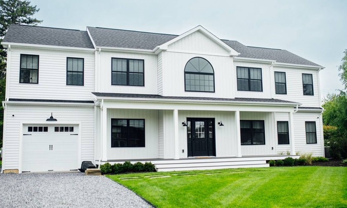 East Marion House | Brand New! 6BR, 4.5 Bath, Pool, Hot Tub, Walk to Beach