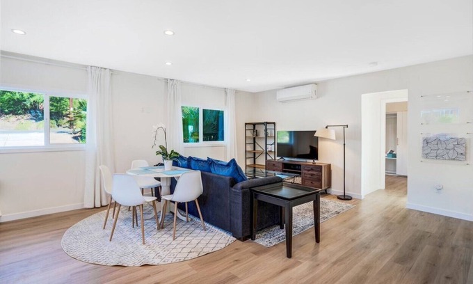 Lincoln Acres House | Brand New Adorable 2B Guest house with private parking